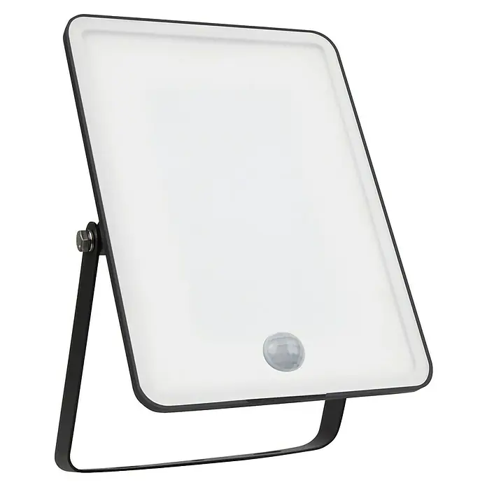 Ledvance Essential LED-Strahler Sensor - 50 W, 4.750 lm, IP65, L x B x H: 238 x 161 x 34 mm - Nahaufnahme einer LED-Leuchte mit Bewegungssensor, ideal für den Außenbereich, mit schlichtem, modernem Design.