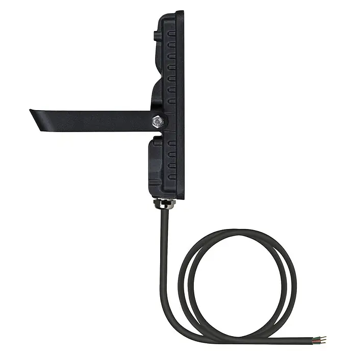 Ledvance Essential LED-Strahler - 20 W, 1.900 lm, 4.000 K, L x B x H: 173 x 111 x 28 mm, IP65 - Das Bild zeigt eine LED-Flutlichtleiste mit einer Halterung und einem Kabel. Das Licht ist schwarz und hat eine moderne Form.