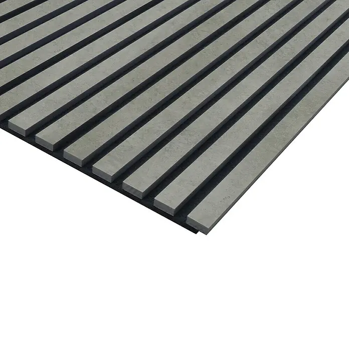 FN Neuhofer Akustikpaneel Acustico - Beton, L x B x S: 1.195 x 572,5 x 19 mm - Nahaufnahme einer stilvollen Wandpaneele mit grauen Holzlatten auf schwarzem Untergrund, ideal für moderne Raumgestaltung.