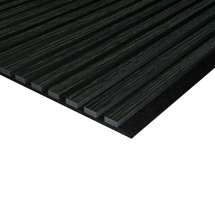 FN Neuhofer Akustikpaneel Acustico - Eiche schwarz, L x B x S: 2.400 x 572,5 x 19 mm - Nahaufnahme einer Akustikplatte mit dunklen Holzlamellen auf schwarzem Filz, ideal für modernes Design und Schallabsorption.