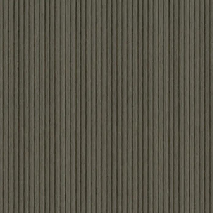 FN Neuhofer Wandpaneel Wally WA090 - Eiche geräuchert, 2.670 x 118 x 12 mm - Ein dunkler Holzvertäfelungshintergrund mit vertikalen, erhabenen Leisten und feiner Maserung sorgt für eine natürliche Textur.