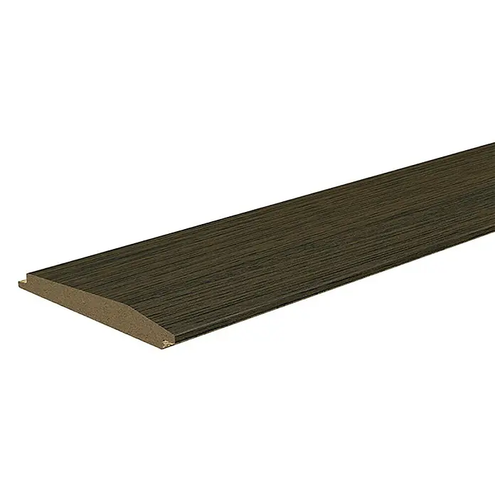 FN Neuhofer Wandpaneel Wally WA100 - Eiche geräuchert, 2.670 x 118 x 12 mm - Nahaufnahme eines einzelnen braunen Sockelleistenprofils, das die Holzmaserung und Form des Produkts hervorhebt.
