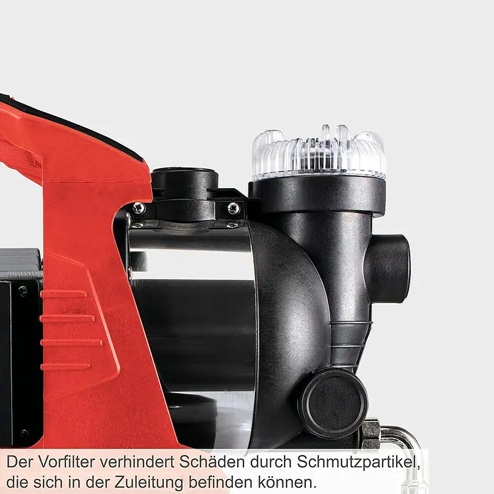 Scheppach Hauswasserwerk HWW1000 - 1.000 W, Max. Fördermenge: 4.300 l/h, Max. Druck: 4,4 bar - Nahaufnahme einer Hauswasserpumpe mit Vorfilter zum Schutz vor Schäden durch Schmutzpartikel in der Zuleitung.