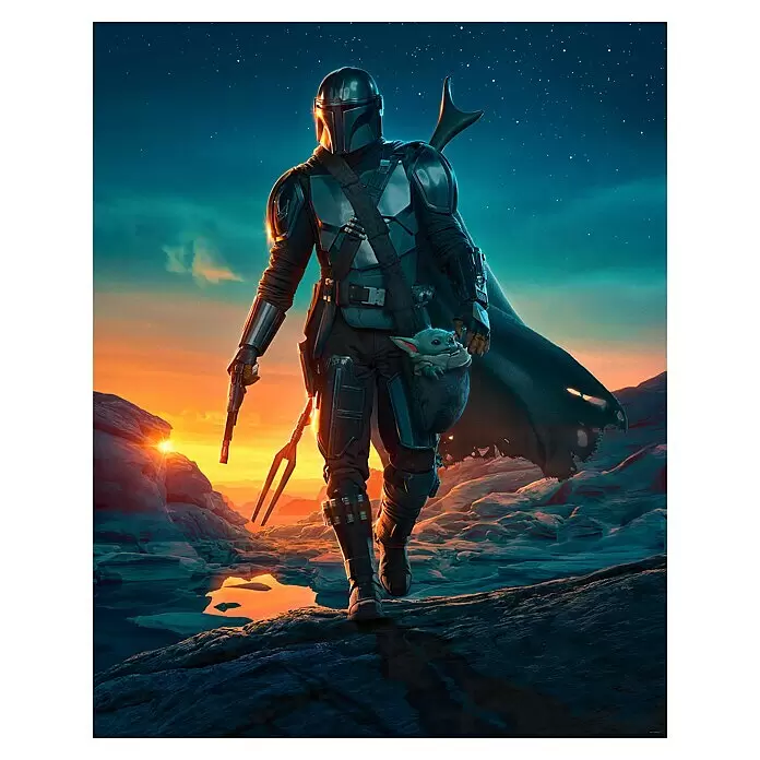 Komar Star Wars Fototapete The Mandalorian Gunslingers - B x H: 200 x 250 cm, Vlies - Der Mandalorianer in Beskar-Rüstung geht mit Grogu über eine felsige Alien-Landschaft bei Sonnenuntergang, hält einen Blaster und eine Stimmgabel.