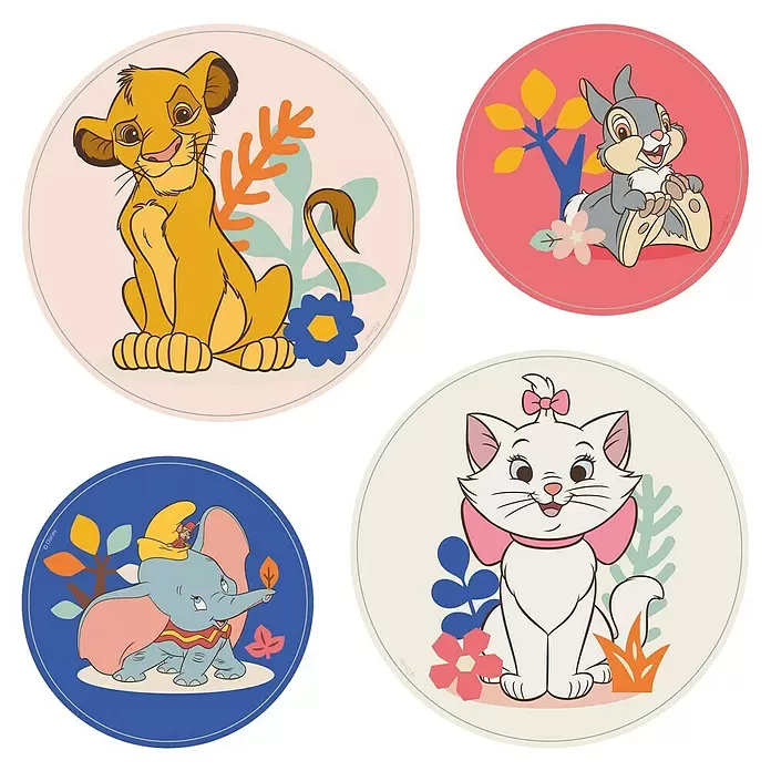 Komar Fenstersticker Disney Better Together Bubbles - 30 x 30 cm - Vier runde Disney-Charakter-Designs: Simba, Klopfer, Dumbo und Marie, in verschiedenfarbigen Kreisen.