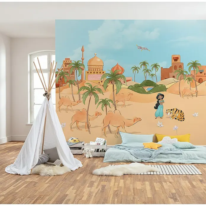 Komar Fototapete Disney Make a wish Jasmin - B x H: 300 x 250 cm, Vlies - Wandgestaltung im Kinderzimmer mit farbenfroher Wüsten-Tapete, Tipi und gemütlicher Matratze mit Kissen für eine fantasievolle Spielecke.