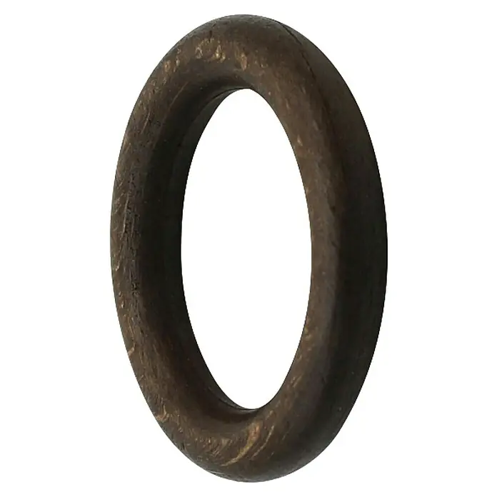 Expo Ambiente Rundring-Pack - Wenge, 10 Stk., Geeignet für: Gardinenstangen Ø 28 mm - Detailaufnahme eines abgenutzten, dunklen Rings mit sichtbarer Textur, ideal für rustikale Schmuckdesigns.