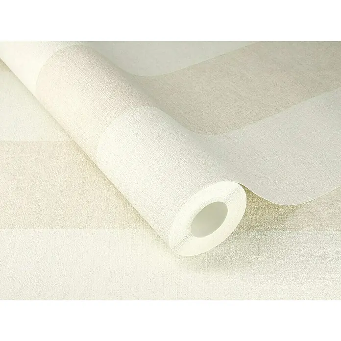 SCHÖNER WOHNEN-Kollektion Cosyliving Vliestapete STRIPE - Weiß-Sand, Streifen, 10,05 x 0,53 m - Nahaufnahme einer Rolle gestreifter Tapete in Weiß- und Beigetönen, die Textur und Muster hervorhebt. Ideal für moderne Raumgestaltung.
