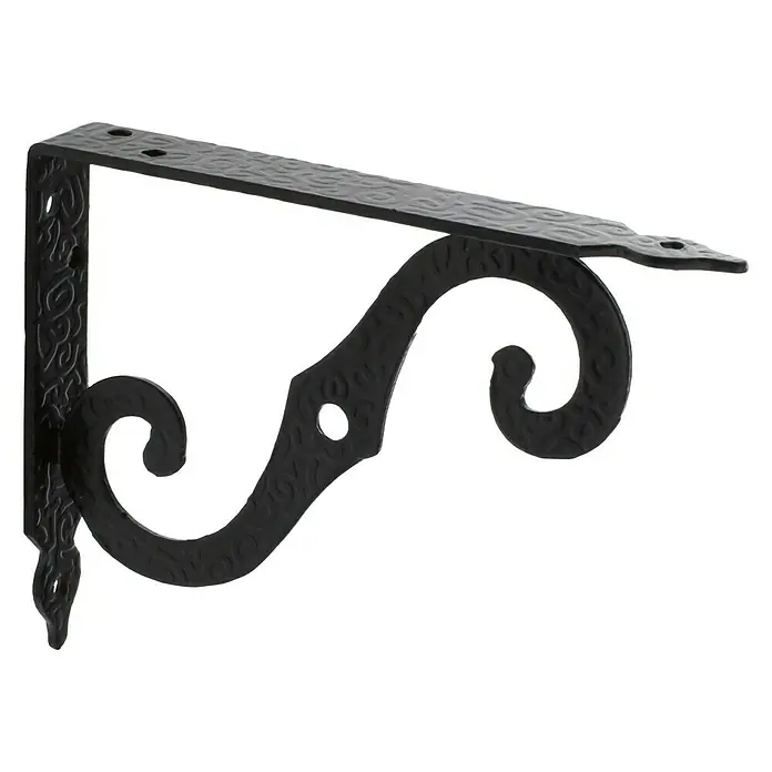 Rei Escuadra de soporte 1476 - L x An x Al: 10 x 15 x 2 cm - Primer plano de un soporte de estante decorativo negro con textura martillada y diseño ornamental de volutas.