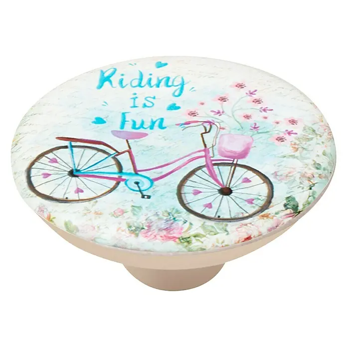 Nesu Pomo para muebles Bicis - Ø x Al: 50 x 24 mm, Plástico - Este tirador de cajón redondo presenta un diseño de bicicleta con las palabras "Riding is fun", perfecto para habitaciones infantiles.