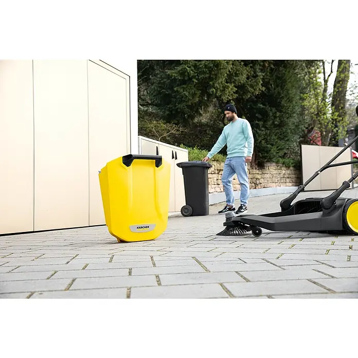 Kärcher Handkehrmaschine S 6 - Flächenleistung: 2.500 m²/h, 38 l - Der Kärcher Kehrmaschine S 4 Twin für die mühelose Reinigung von Gehwegen und Einfahrten.