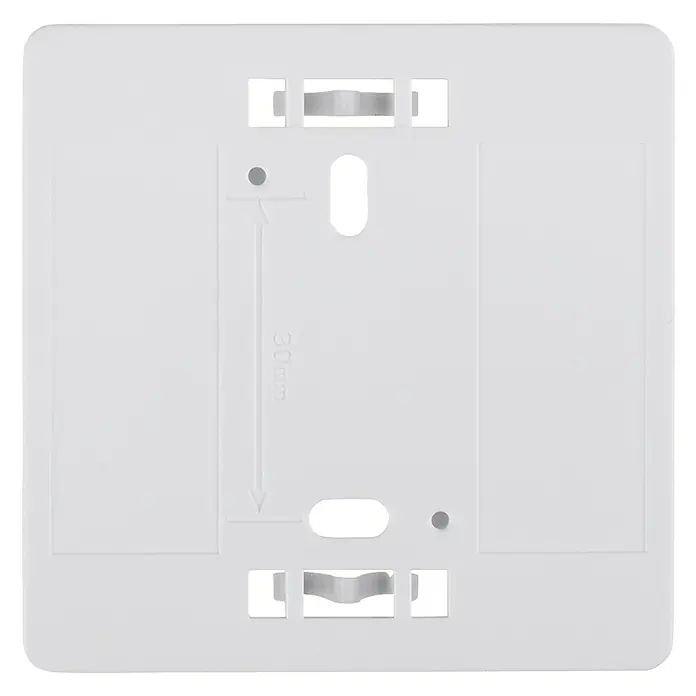 Homematic IP Wandhalterung HmIP-SF-2 - Weiß, 12 x 60 x 60 mm, Für Geräte im 55er-Format - Nahaufnahme einer weißen Installationsplatte mit Aussparungen und einer Abstandsmarkierung für eine einfache Montage.