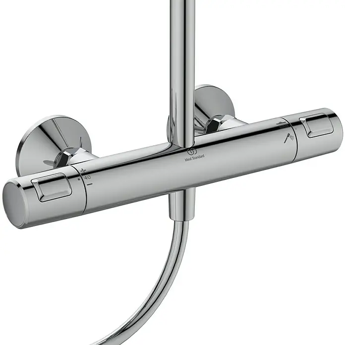 Ideal Standard Ceratherm Duschsystem T25 - Mit Thermostatarmatur, Lochabstand: 70 cm, Anzahl Strahlarten: 3 Stk., Chrom - Nahaufnahme einer Ideal Standard Duscharmatur aus Chrom, die moderne Badezimmerästhetik und präzise Temperaturregelung vereint.