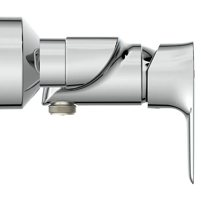 Ideal Standard Connect Air Brausearmatur - Chrom, Glänzend - Nahaufnahme einer glänzenden Armatur, die durch ihr verchromtes Finish und modernes Design besticht. Ideal für Bad und Küche.