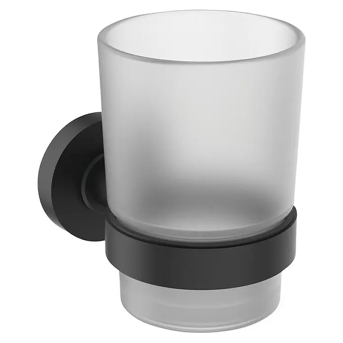 Ideal Standard Bad-Set Iom 1 - 3 -tlg., Schwarz - Wandmontierter Badezimmerbecher mit mattiertem Glas und schwarzer Halterung.