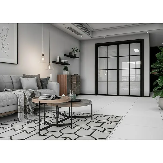 Feinsteinzeugfliese Super White - 59,8 x 59,8 cm, Weiß, Matt - Einrichtungsidee für ein Wohnzimmer mit einem grauen Sofa, einem Couchtisch und einer Dekoration. Die perfekte Ergänzung für Ihr Zuhause.