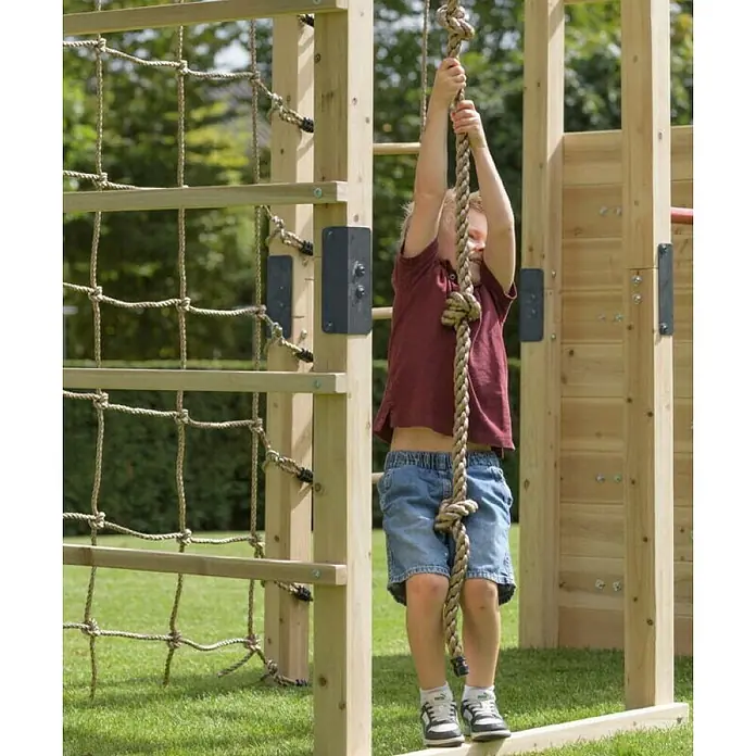 Swing King Kinderspielturm Jack - L x B x H: 210 x 100 x 215 cm, Holz - Ein Kind klettert auf einem hölzernen Klettergerüst mit Netz und Seil, ideal für Spielplätze und Gärten.
