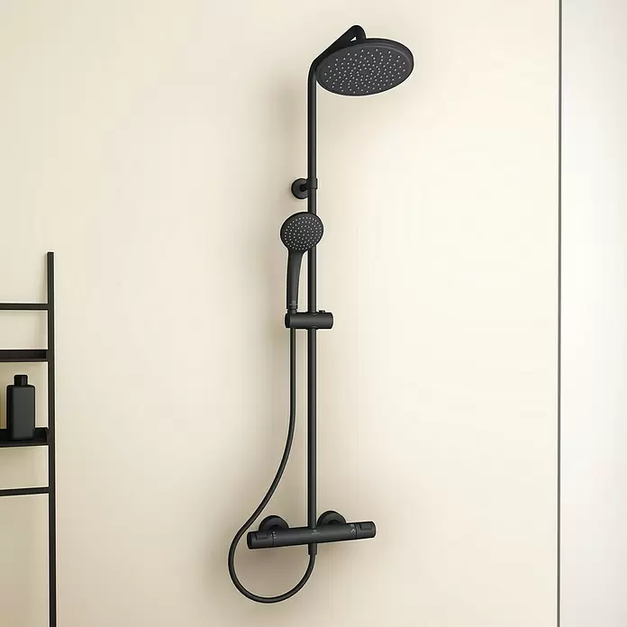 Ideal Standard Ceratherm Sistema de ducha - Con grifería termostática, Altura: 111 cm, Número de tipos de chorro: 1 ud., Negro - Sistema de ducha negro mate con ducha superior, ducha de mano y termostato.