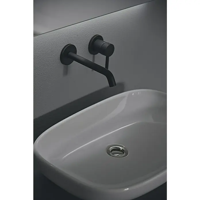 Ideal Standard Ceraline Waschtischarmatur - Schwarz, Matt - Moderne Waschbeckenarmatur in Schwarz-matt, kombiniert mit einem eleganten, rechteckigen Aufsatzwaschbecken. Stilvolles Baddesign.