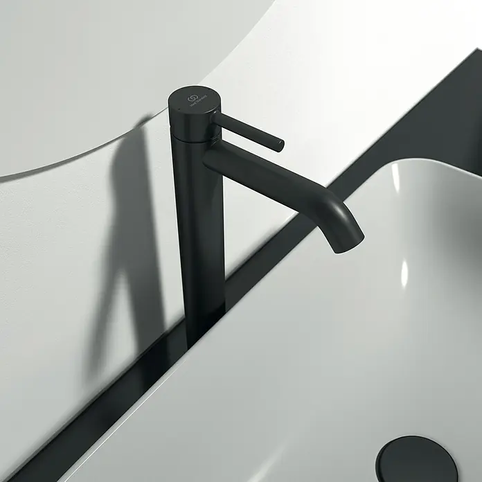 Ideal Standard Ceraline Waschtischarmatur VS - Schwarz, Matt, Ohne Ablaufgarnitur - Moderne Badezimmerarmatur in Mattschwarz über einem stilvollen Waschbecken. Elegantes Design für zeitgemäße Bäder.