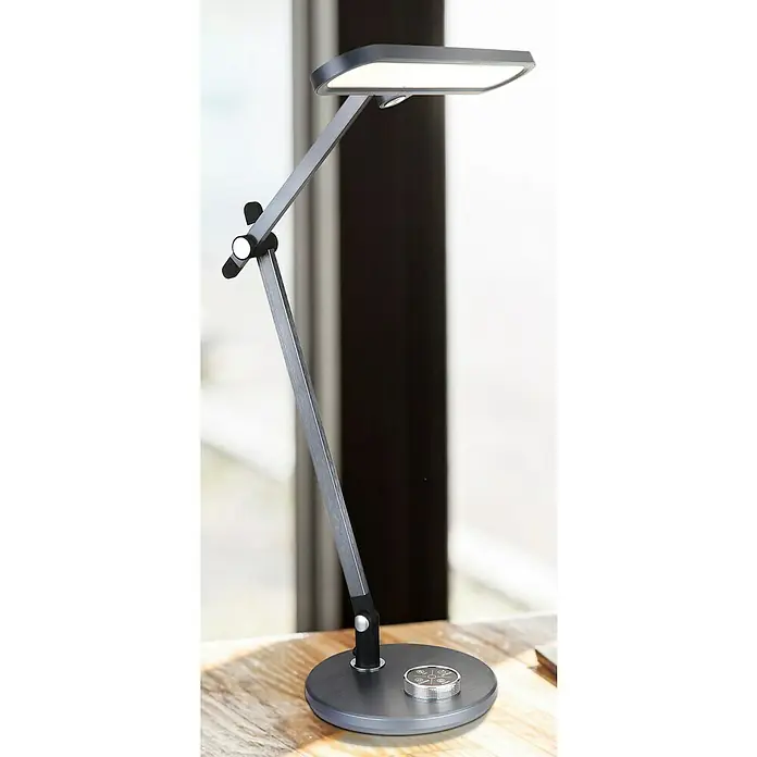 Globo LED-Tischleuchte Berletta - 12 W, L x B x H: 57,5 x 37 x 53 cm, Grau, Mehrfarbig - Nahaufnahme einer modernen Schreibtischlampe mit LED-Panel und grauer Metallstruktur. Das elegante Design ist ideal für Büro oder Arbeitszimmer.