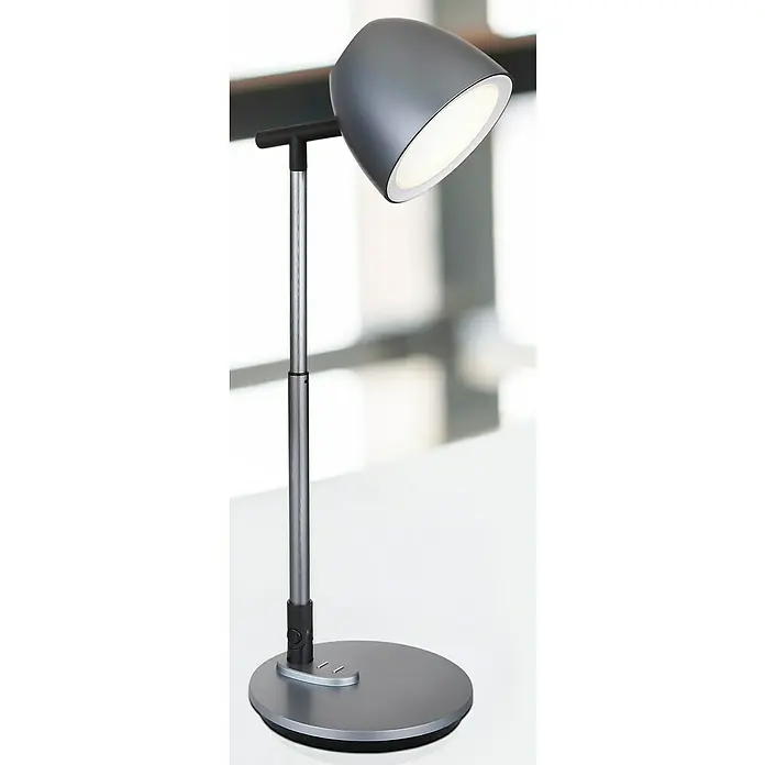 Globo LED-Tischleuchte Casala - 7,5 W, L x B x H: 35 x 16,7 x 50 cm, Grau, Mehrfarbig - Nahaufnahme einer grauen Schreibtischlampe mit LED-Licht, die für eine moderne und elegante Arbeitsplatzbeleuchtung sorgt.
