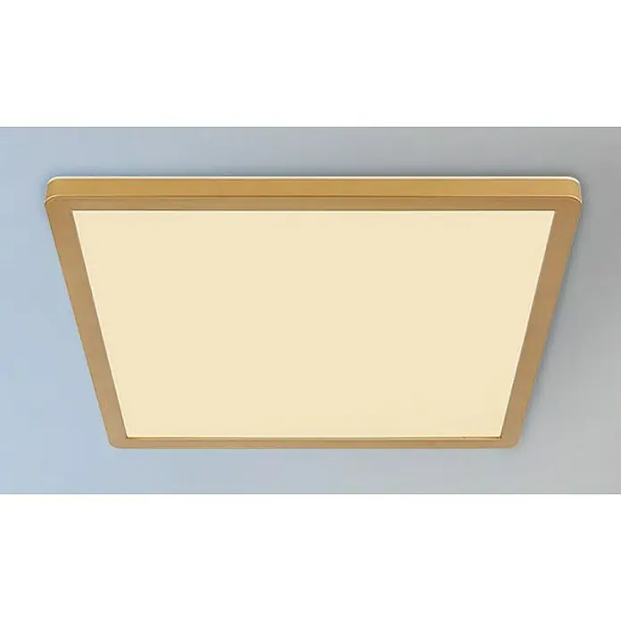 Globo LED-Deckenleuchte Sapana - 18 W, Warmweiß, Messing, L x B x H: 29,4 x 29,4 x 2,5 cm - Nahaufnahme einer quadratischen LED-Deckenleuchte mit goldenem Rahmen, die ein warmes Licht abstrahlt und modernes Design verkörpert.