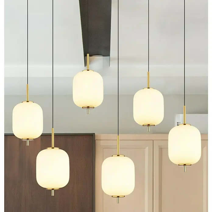 Globo Ewald LED-Pendelleuchte - 20 W, Warmweiß, Weiß, Ø x H: 13,5 x 220 cm, 6 Stk. - Moderne Pendelleuchten mit mattweißen Glaslampenschirmen und goldenen Akzenten für stilvolle Innenraumbeleuchtung.