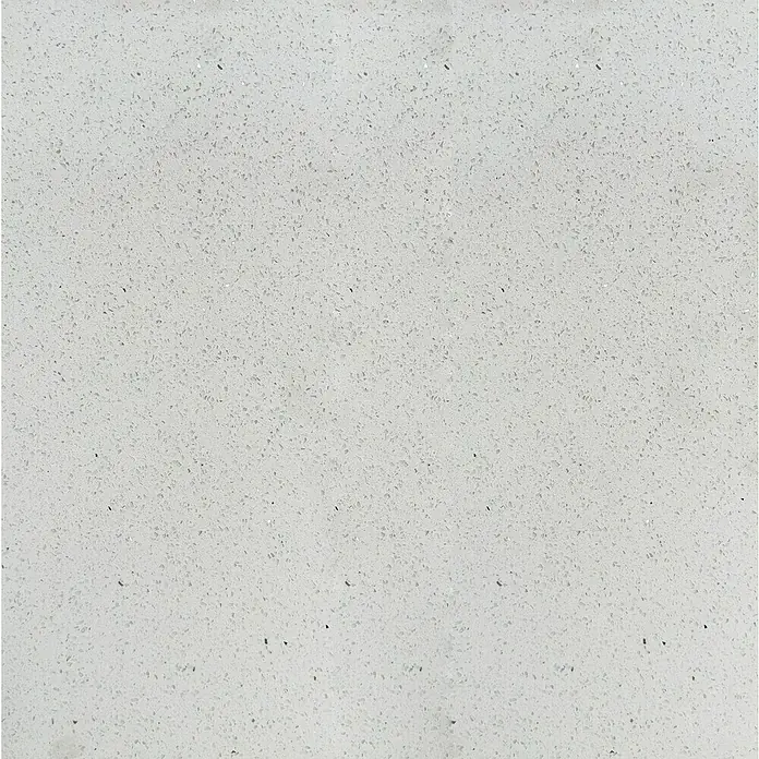 Quarzsteinfliese Komposit - 60 x 60 cm, Weiß, Glänzend - Nahaufnahme einer polierten Quarzoberfläche mit feinen, dunklen Sprenkeln. Elegantes Design für moderne Arbeitsplatten und stilvolle Innenräume.