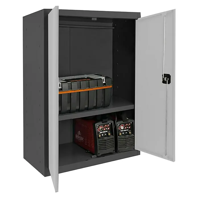 Simonrack Simonlocker Armario multiusos metálico Multi Professional Desmontado - L x An x Al: 40 x 80 x 90 cm, Antracita/Blanco, Número de baldas: 1 ud. - Imagen de un armario para herramientas de dos estantes que contiene herramientas y accesorios como soldadoras.