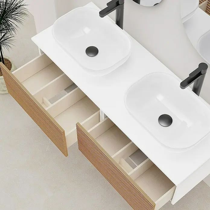 Artysan Conjunto de mueble de baño Osaka Top 1C - Blanco/Nogal, 5 pzs. - Tocador doble de baño con cajones abiertos, encimera blanca y accesorios modernos para añadir estilo y funcionalidad a tu baño.