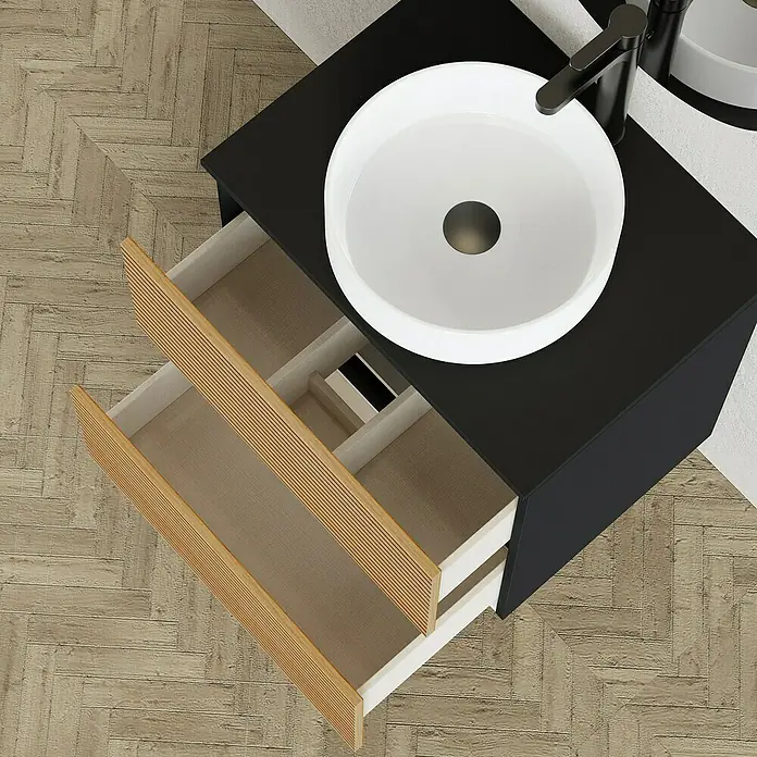 Artysan Conjunto de mueble de baño Osaka Top - Ancho: 60 cm, Negro/Nogal, 3 pzs. - Mueble de baño con mueble de lavabo negro y lavabo sobre encimera. Los cajones con frentes de madera están abiertos.