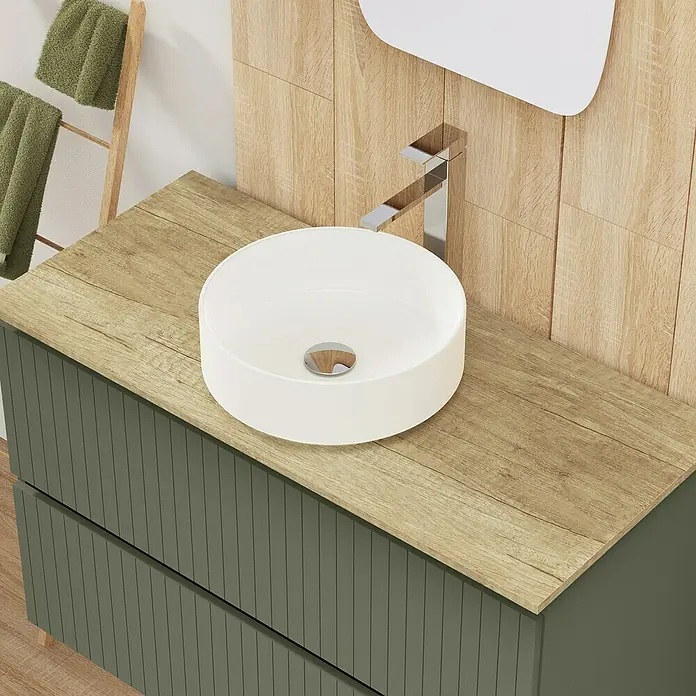 Artysan Conjunto de mueble de baño Yako 2C - Ancho: 100 cm, Verde musgo, 3 pzs. - Primer plano de un baño moderno con un lavabo redondo sobre un tocador de madera y grifo.