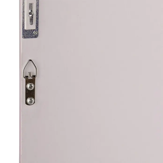 Türspiegel Bea - 30 x 120 cm, Schwarz - Detailaufnahme der Rückseite eines Produkts mit Befestigungselementen, die eine einfache Montage ermöglichen.