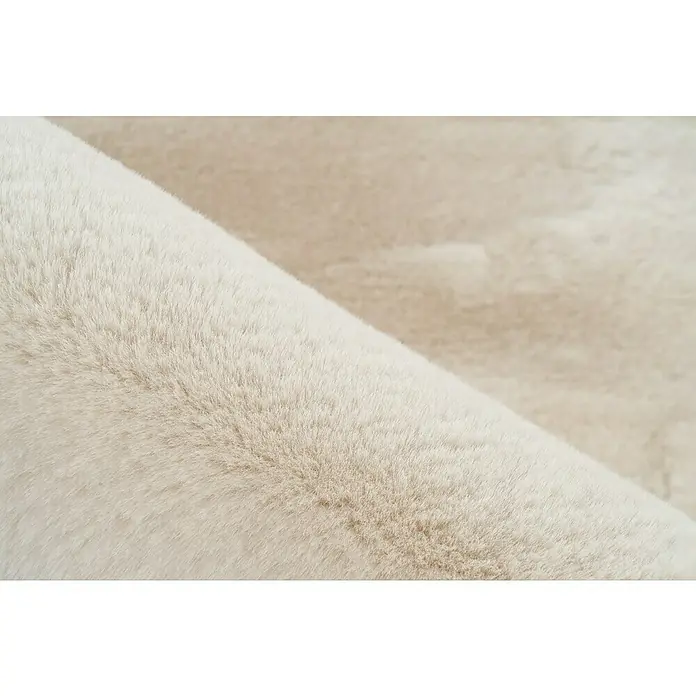 Fellteppich Happy - Elfenbein, 230 x 160 cm, Oval, 100 % Polyester (Flor) - Nahaufnahme eines cremefarbenen Kunstfellteppichs, der Weichheit und Wärme für Wohnräume verspricht. Ideal für ein gemütliches Ambiente.