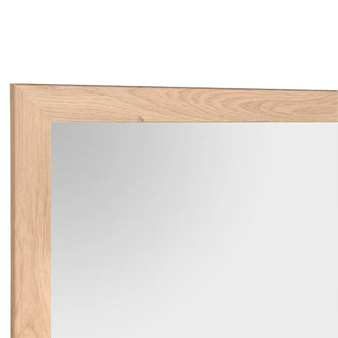 Rahmenspiegel Kim - 48 x 68 cm, Artisan Eiche, Holz - Detailaufnahme eines rechteckigen Spiegels mit einem hellen Holzrahmen, der eine schlichte und natürliche Ästhetik ausstrahlt.