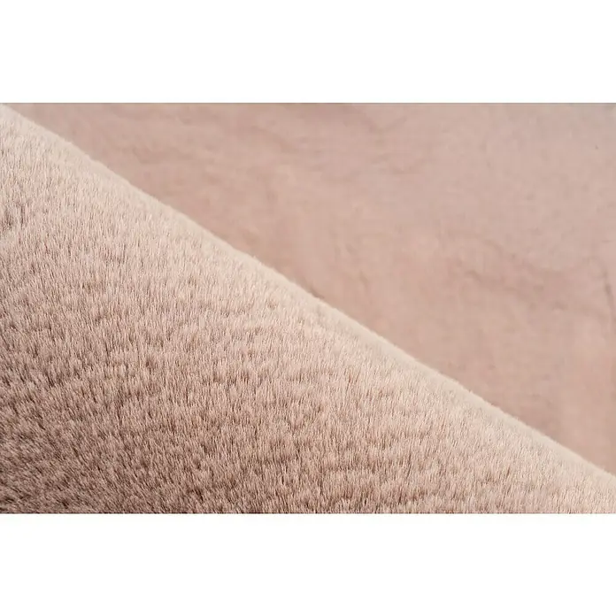 Fellteppich Happy - Rosa, 230 x 160 cm, Oval, 100 % Polyester (Flor) - Nahaufnahme von einem luxuriösen, rosafarbenen Kunstfellstoff mit weicher Textur, ideal für stilvolle Wohnaccessoires und Bekleidungsprojekte.