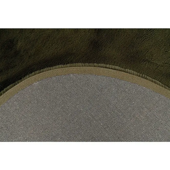 Fellteppich Happy - Basil, 230 x 160 cm, Oval, 100 % Polyester (Flor) - Nahaufnahme eines runden, olivgrünen Teppichs mit deutlicher Textur und Unterseite.