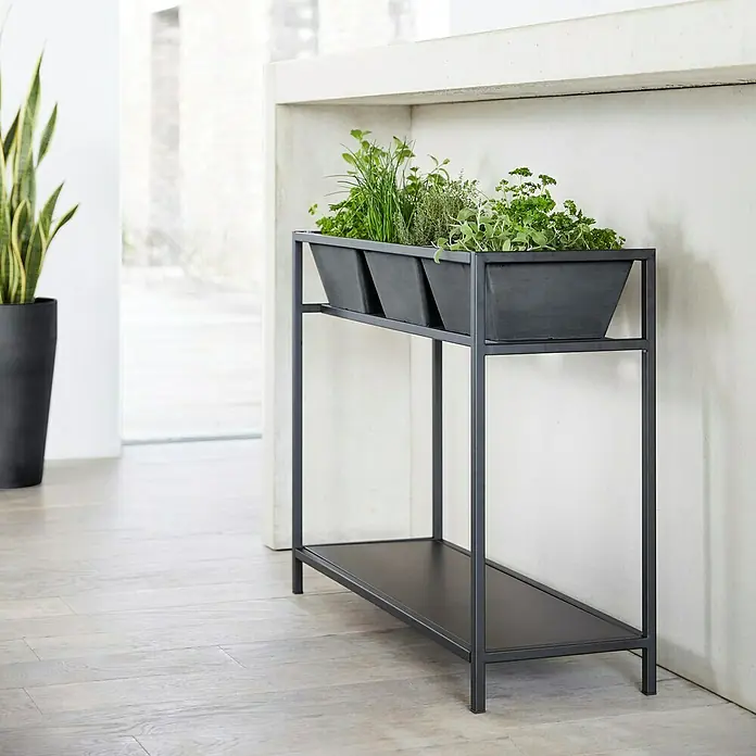 Ecopots Berlin Kräuterhochbeet - L x B x H: 101 x 36 x 80 cm, Dunkelgrau - Schwarzer Pflanztisch mit Kräutern bepflanzt. Das Metallgestell hat eine zusätzliche Ablagefläche. Blickfang für drinnen und draußen!
