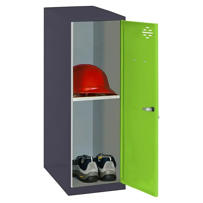 Simonrack Simonlocker Taquilla Mini Desmontada - L x An x Al: 50 x 40 x 91,5 cm, Antracita/Verde, Número de baldas: 1 ud. - Un armario metálico abierto con un casco rojo en la estantería superior y zapatos en la estantería inferior.