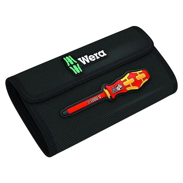 Wera Kraftform Kompakt Schraubendreher-Set VDE 7 Universal 1 Tool Finder - 7 -tlg. - Schwarze Werkzeugtasche von Wera mit Schraubendreher-Motiv und Firmenlogo.