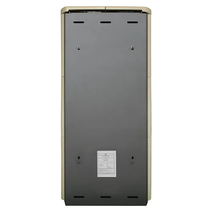 Hark Kaminofen Opera B - 5 kW, Raumheizvermögen: 138 m³, Material Verkleidung: Keramik, Creme - Rückansicht des Opera B 05 Kaminofens mit Montagepunkten und Typenschild, ideal für die Wandmontage und effiziente Raumheizung.