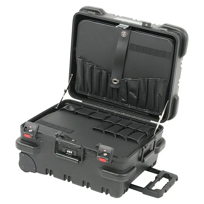Hepco & Becker Werkzeugkoffer Chicago Case 5530 - L x B x H: 420 x 510 x 340 mm, High Density Polyethylen (HDPE) - Schwarzer Werkzeugkoffer mit Rollen und ausziehbarem Griff, geöffnet präsentiert. Er verfügt über mehrere Fächer zur Organisation von Werkzeugen.