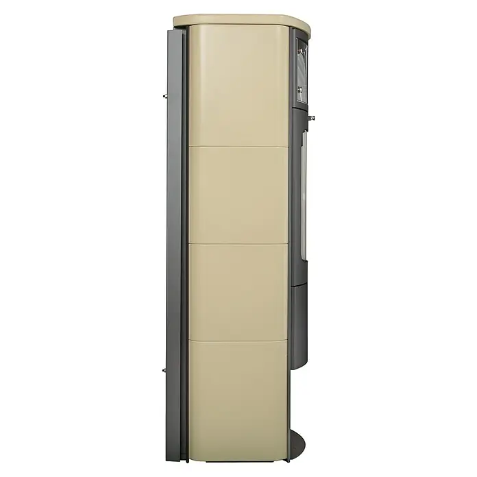Hark Kaminofen Opera B Grande - 7 kW, Raumheizvermögen: 193 m³, Material Verkleidung: Keramik, Creme - Seitenansicht eines Kaminofens in cremefarben und grau, der Eleganz und Wärme für Ihr Zuhause verspricht.\n