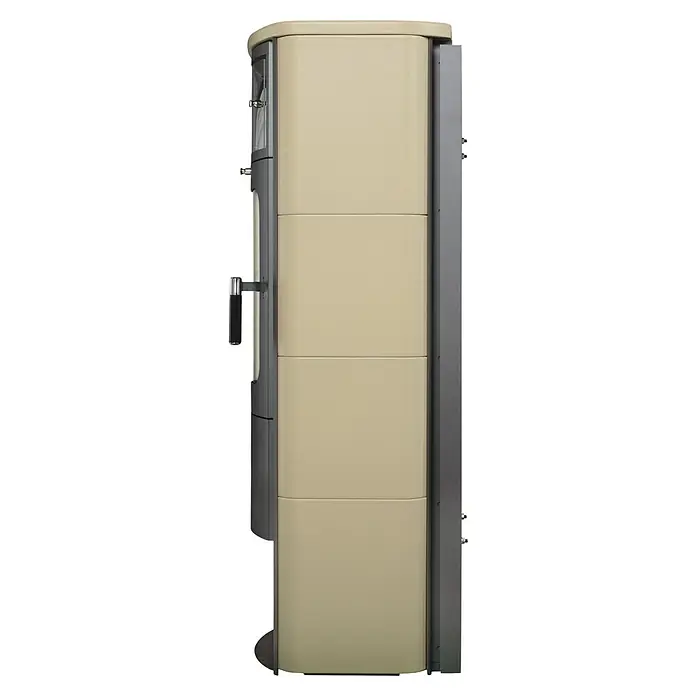 Hark Kaminofen Opera B Grande - 7 kW, Raumheizvermögen: 193 m³, Material Verkleidung: Keramik, Creme - Seitenansicht eines Ofens mit heller Verkleidung und silberfarbenen Akzenten, der ein elegantes und modernes Design für Ihr Zuhause bietet.