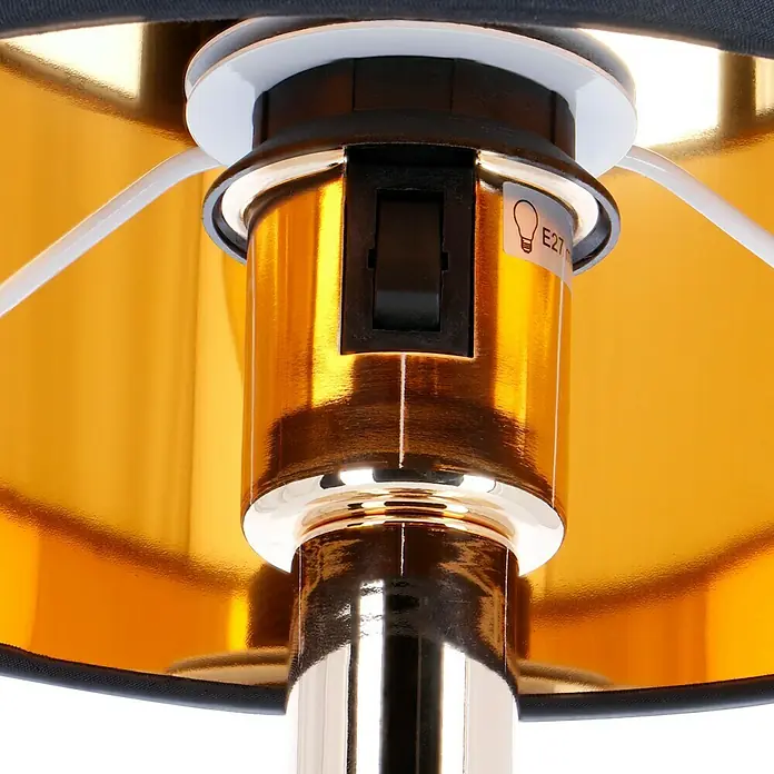 Tween Light Tischleuchte Gala - 40 W, Schwarz/Gold, G9 - Detailaufnahme der goldenen Lampenfassung mit Schalter und E27-Fassung, die ein warmes Licht ausstrahlt.