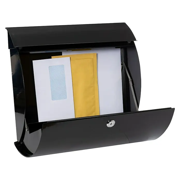 Arregui Buzón de pared Aura - L x An x Al: 37,5 x 10,5 x 33 cm, Negro - Un buzón negro brillante con cartas dentro visibles a través de la tapa abierta, perfecto para montar en la pared para recibir su correspondencia.