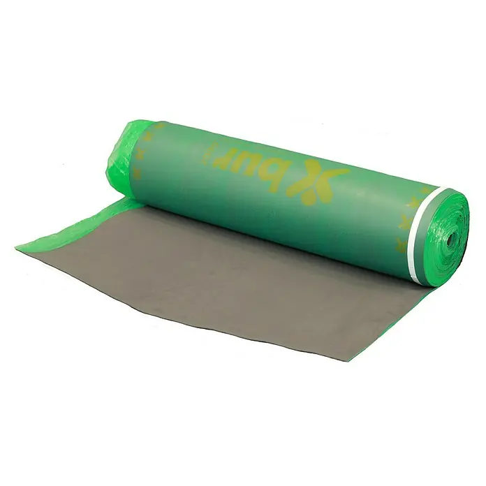 Bur2000 Base aislante Sound Plus 2 - 25 m², Espesor: 2 mm - Primer plano de un rollo de membrana de techado Xbur, parcialmente desenrollado, mostrando la parte inferior gris.