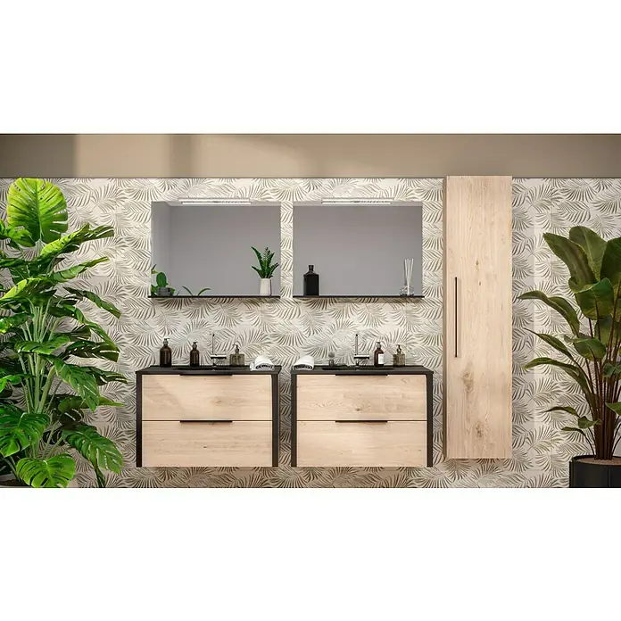 Wandfliese Palmeto Dekor Perla - 30 x 90 cm, Hellgrau, Matt - Ein modernes Badezimmer-Interieur mit zwei Waschtischen, Spiegeln, einem Hochschrank und Pflanzen, das ein stilvolles Ambiente schafft.