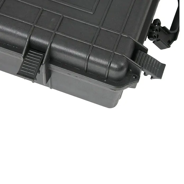 Hepco & Becker Werkzeugkoffer Solid 5625 - L x B x H: 435 x 515 x 225 mm - Detailaufnahme eines schwarzen, robusten Koffers mit Verschlussmechanismus, ideal für den sicheren Transport von Ausrüstung.